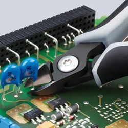 Прецизионные Бокорезы для электроники антистатические KNIPEX 79 02 120 ESD KN-7902120ESD &mdash; Фирменный магазин Knipex в России